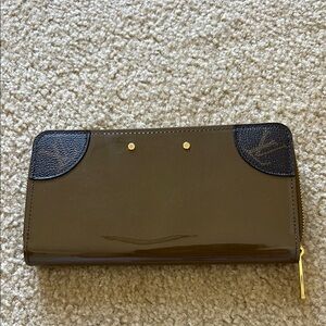 Louis Vuitton Elegant Olive patent leather and monogram Women's Wallet